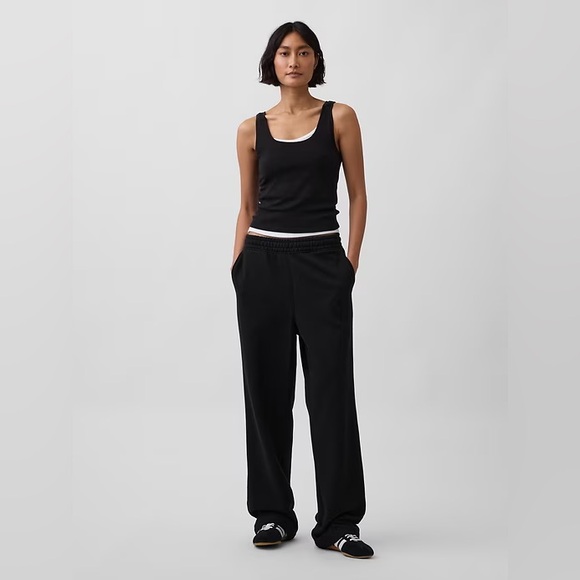 GAP Pants - NWT! GAP Adult Heavyweight Relaxed Sweatpants - Size Large 🩷 #821283